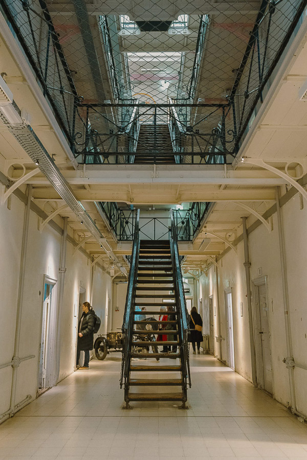 Katharina Ya, FÆNGSLET, 2025