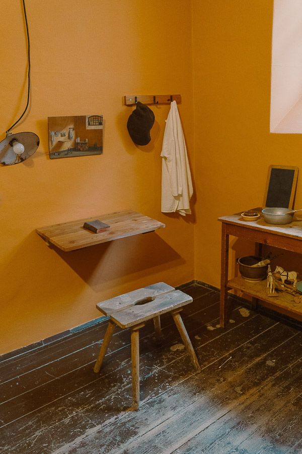 Katharina Ya, FÆNGSLET, 2025