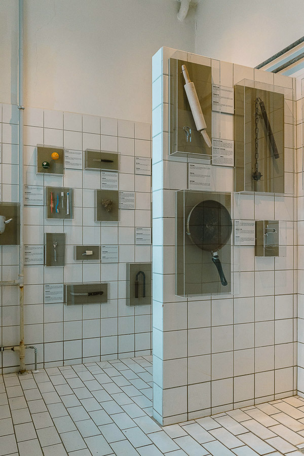 Katharina Ya, FÆNGSLET, 2025