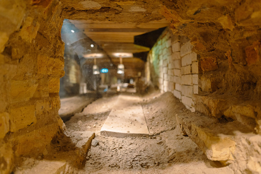 Katharina Ya, FÆNGSLET, 2025