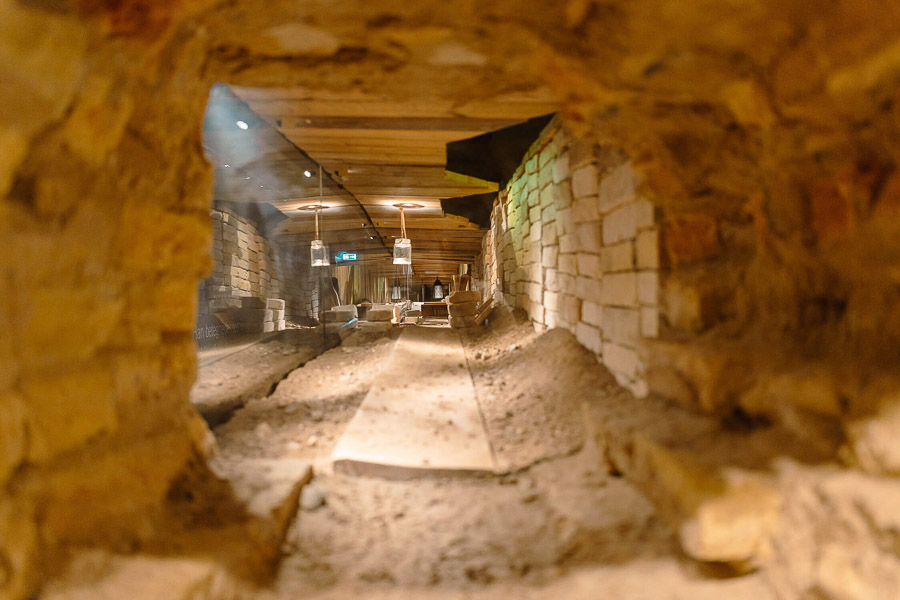 Katharina Ya, FÆNGSLET, 2025